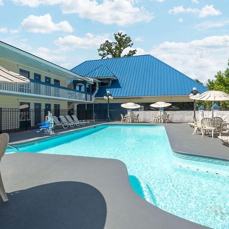Days Inn By Wyndham Savannah Airport Exteriör bild