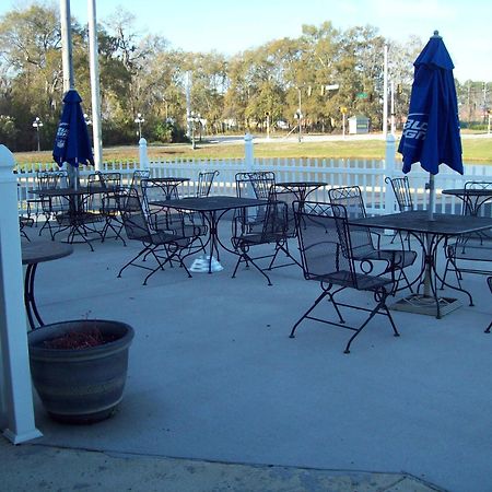 Days Inn By Wyndham Savannah Airport Exteriör bild