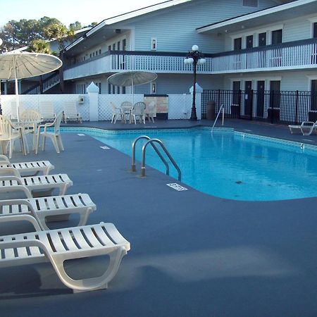 Days Inn By Wyndham Savannah Airport Exteriör bild