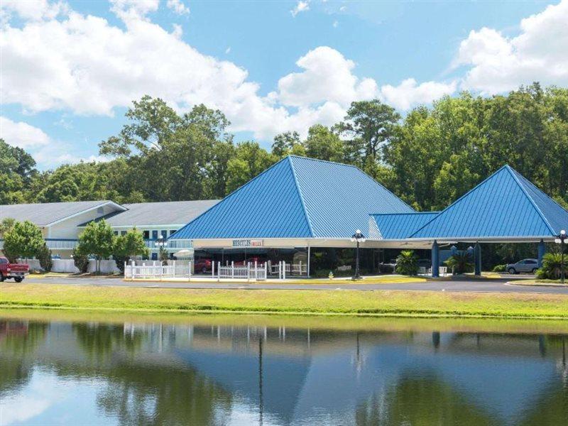 Days Inn By Wyndham Savannah Airport Exteriör bild