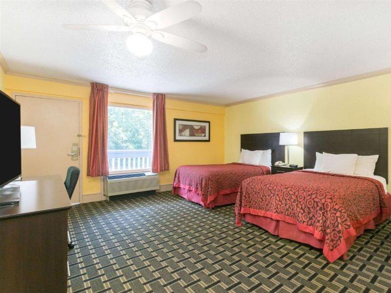 Days Inn By Wyndham Savannah Airport Exteriör bild