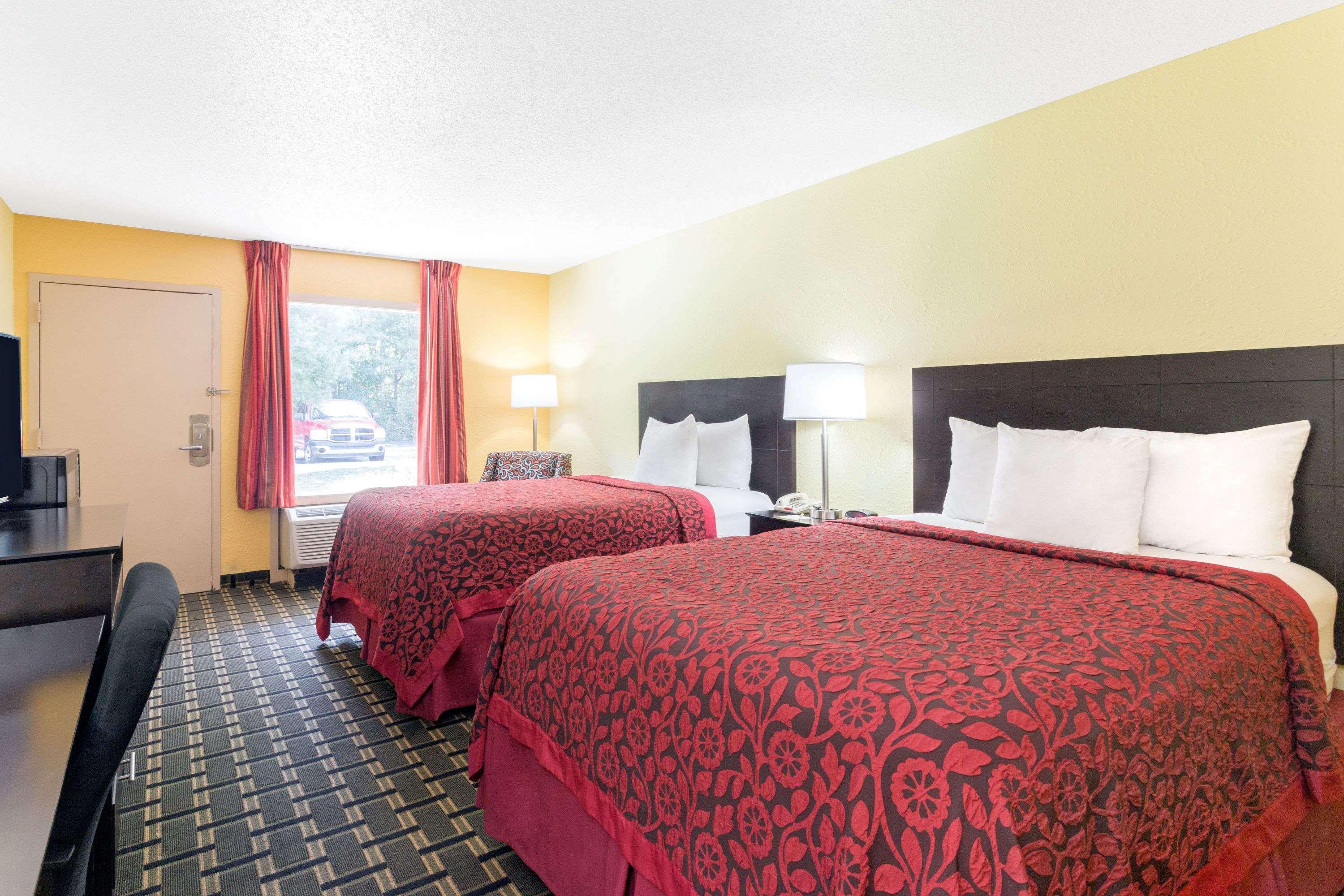Days Inn By Wyndham Savannah Airport Exteriör bild