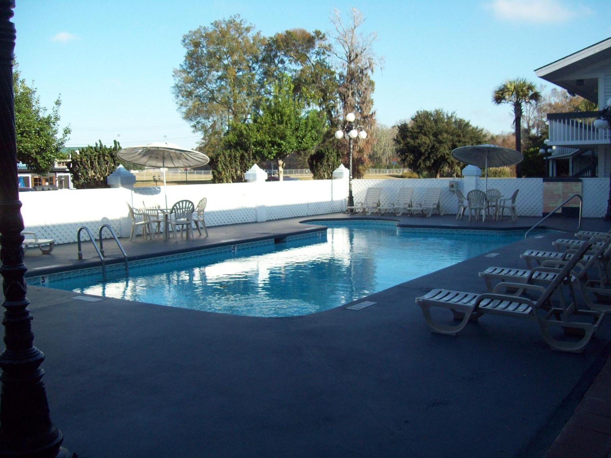 Days Inn By Wyndham Savannah Airport Exteriör bild
