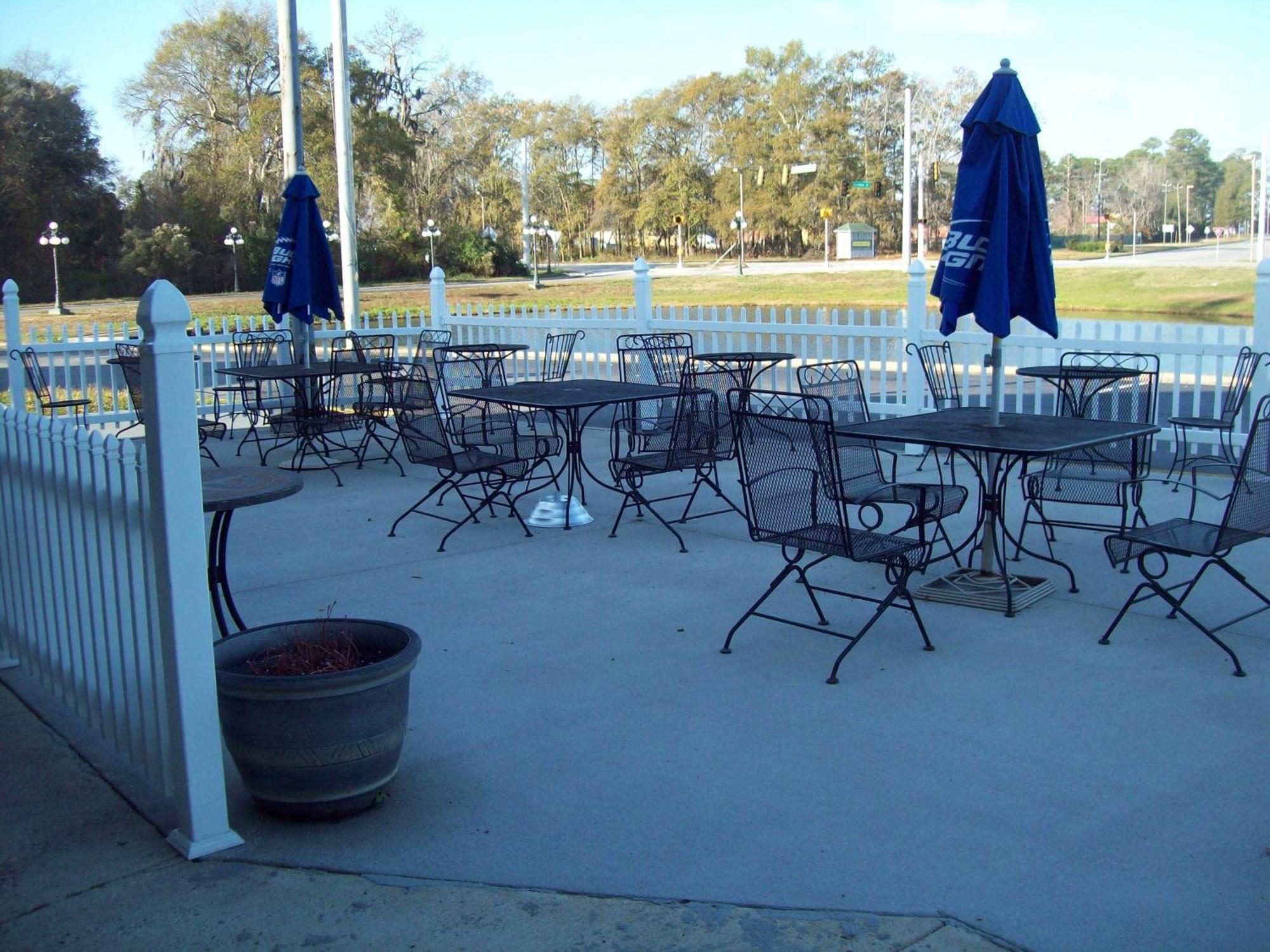 Days Inn By Wyndham Savannah Airport Exteriör bild