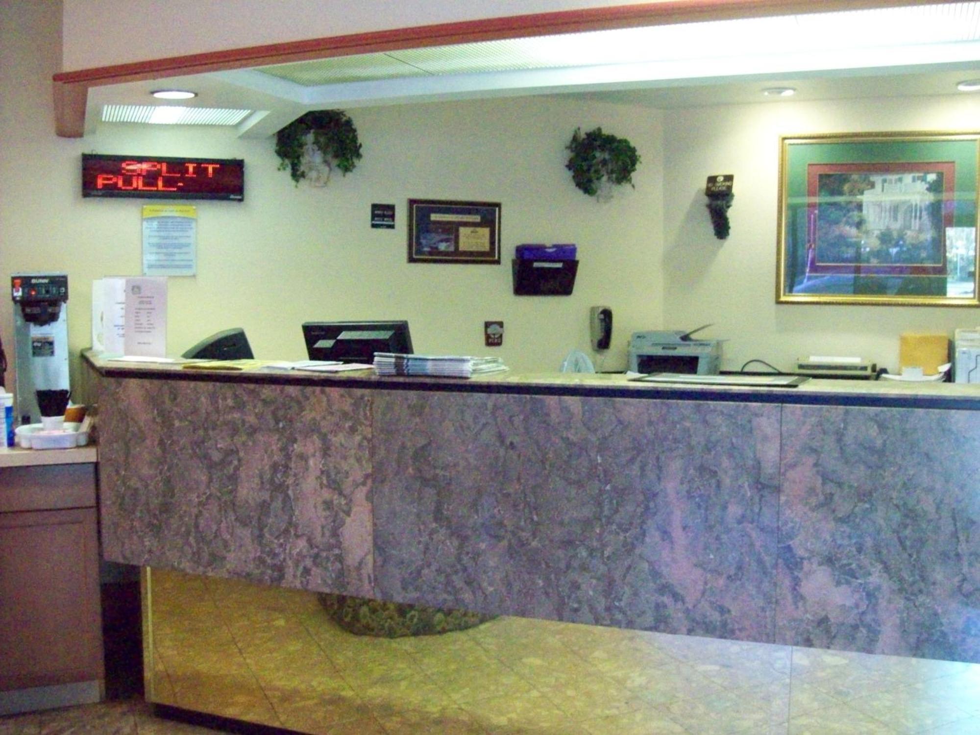 Days Inn By Wyndham Savannah Airport Exteriör bild